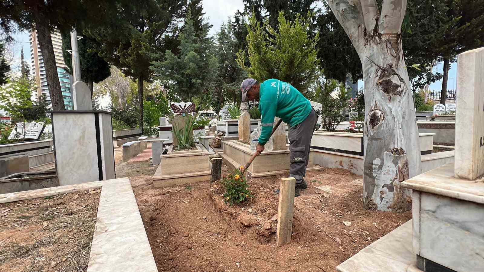 bogazina cilek kacarak hayatini kaybeden minik mustafa mersinde topraga verildi 4 sySG8kan