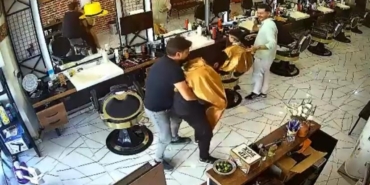 bogazina-kacan-erik-parcasi-heimlich-manevrasiyla-cikarildi-ns1wLjww.jpg