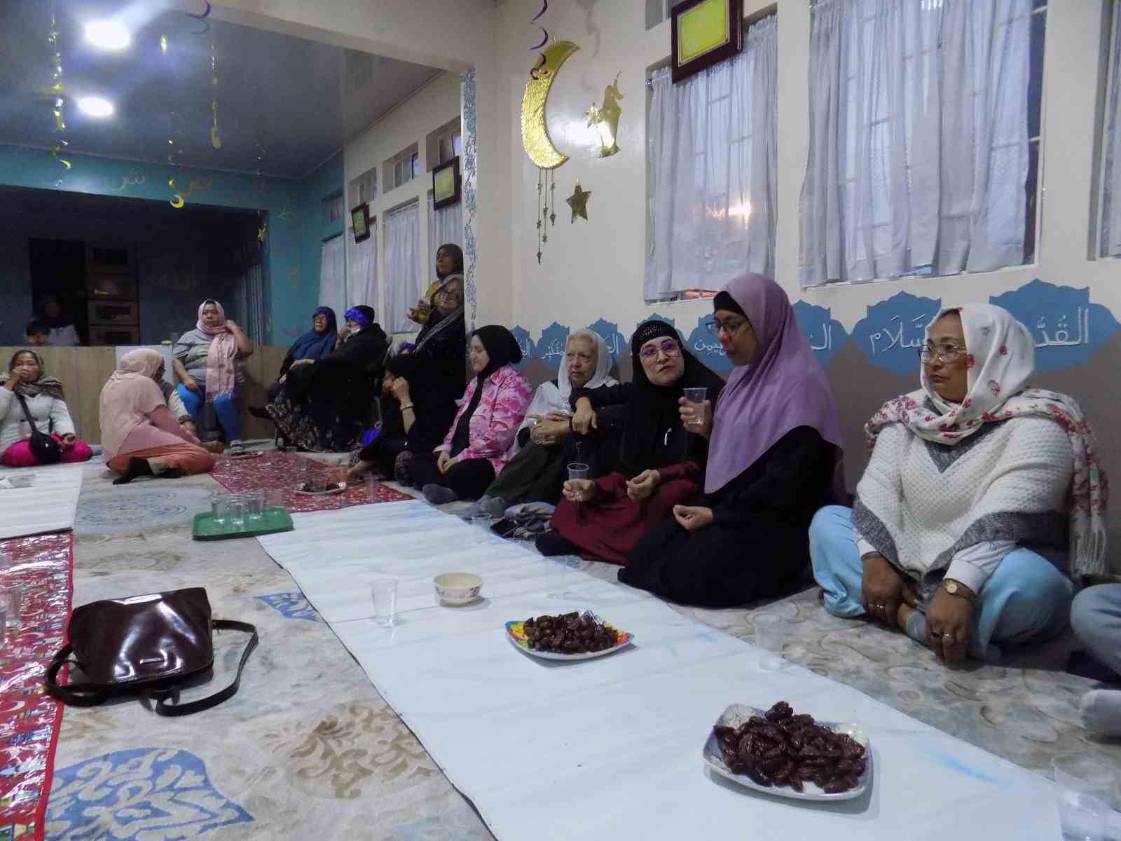 bogotataki musluman topluluk iftarini estambul camiinde yapiyor 7 nK1bO3QD
