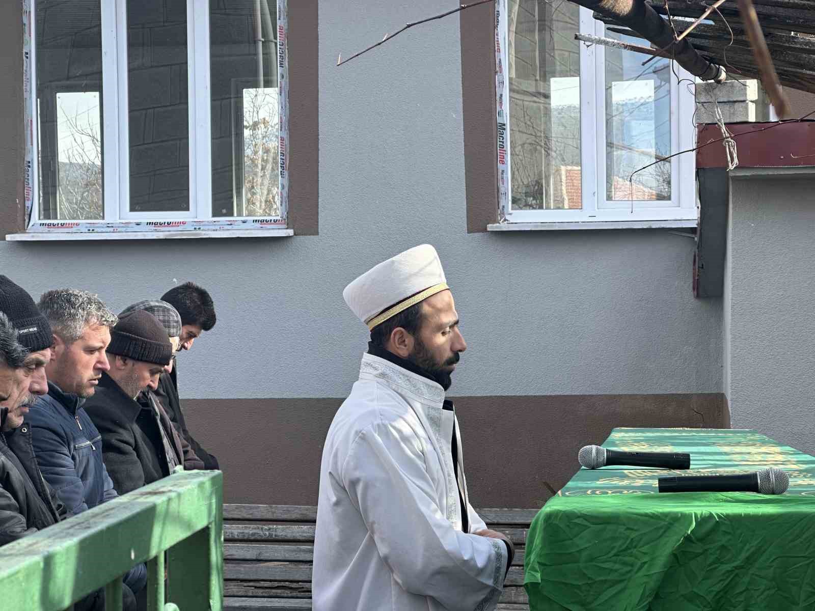 bogularak oldurulen kadin son yolculuguna ugurlandi 1