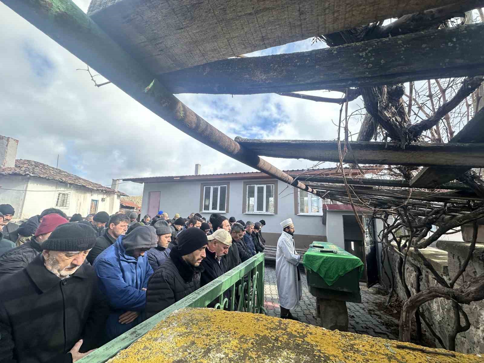 bogularak oldurulen kadin son yolculuguna ugurlandi 4 K3Df48Yg