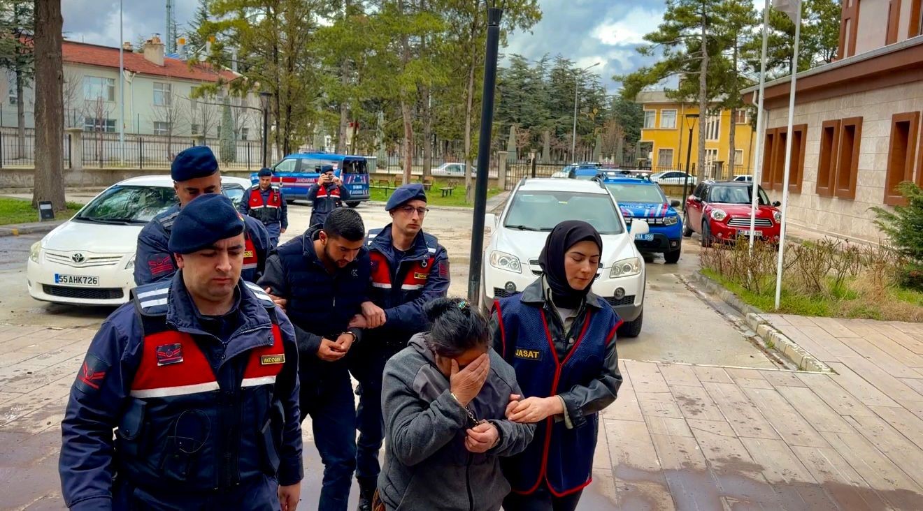 bohcaci kiliginda geldikleri koyde 880 bin tllik soygun yaptilar 0