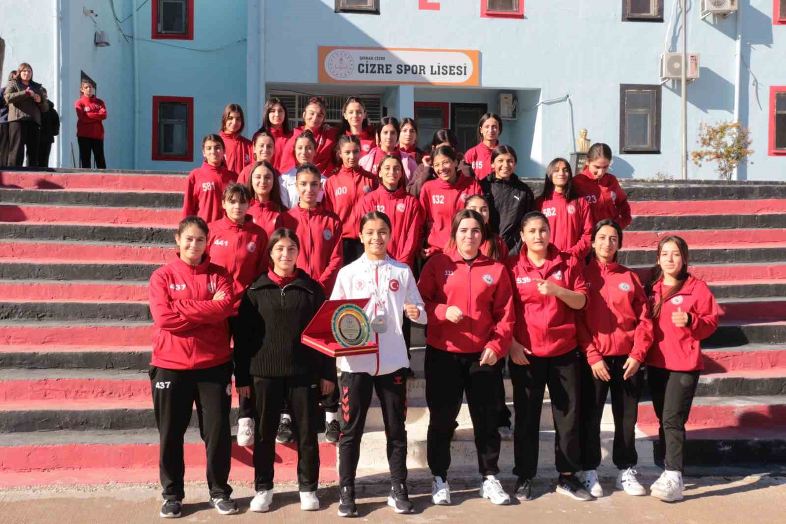 boksta avrupa 2si olan asmin cabasa cizrede coskulu karsilama 4 vauuX7IJ