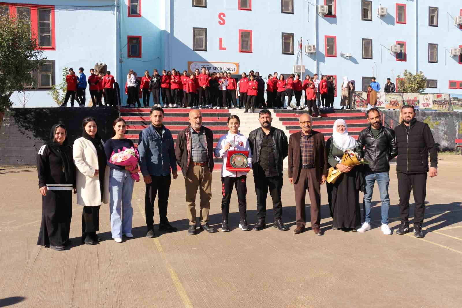 boksta avrupa 2si olan asmin cabasa cizrede coskulu karsilama 6 A42j353c