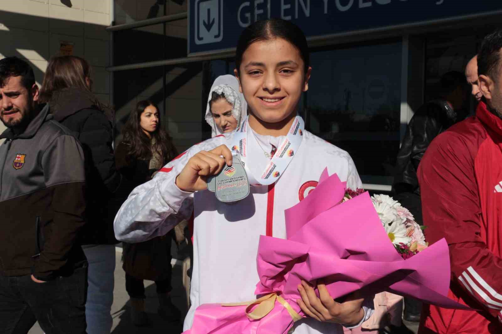 boksta avrupa 2si olan asmin cabasa cizrede coskulu karsilama 7 jRbgbaaA