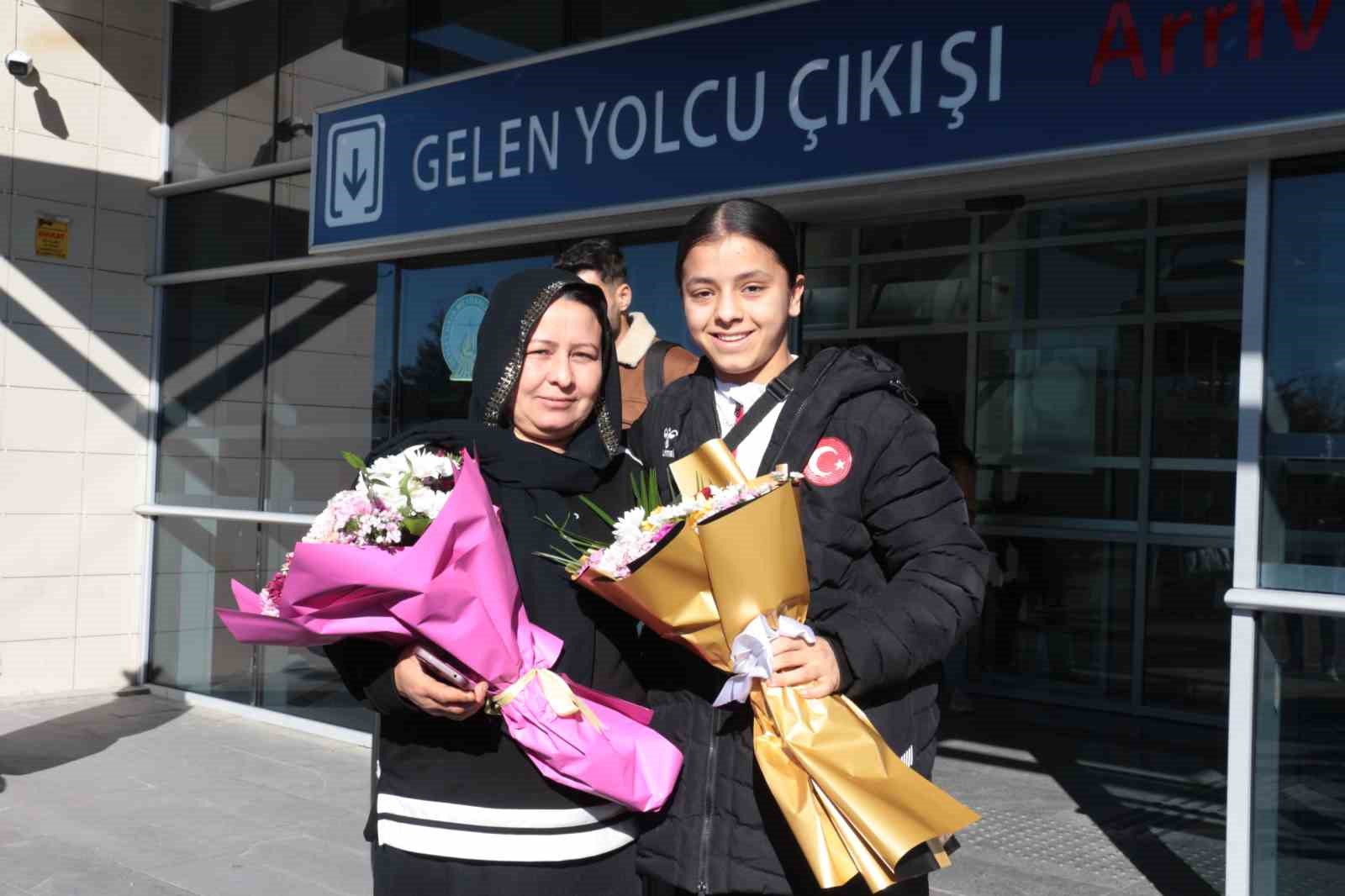 boksta avrupa 2si olan asmin cabasa cizrede coskulu karsilama 8 t7MXcysk