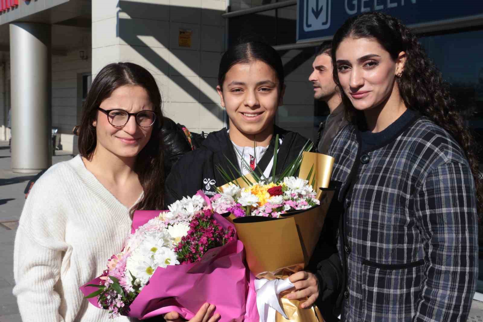 boksta avrupa 2si olan asmin cabasa cizrede coskulu karsilama 9 3yrHNJ8J