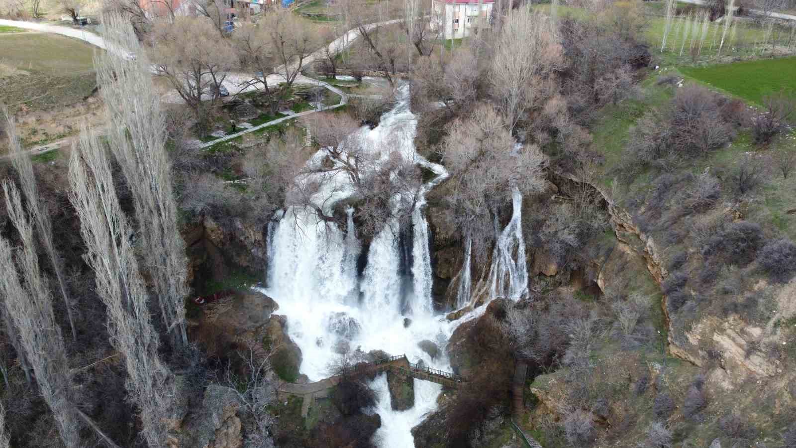 bol yagislar sizir selalesini costurdu 2