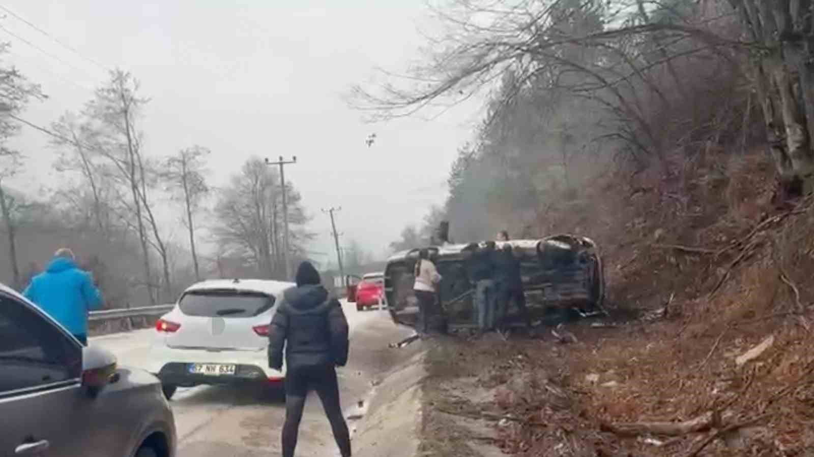 bolu abant yolunda kontrolden cikan arac takla atti 1