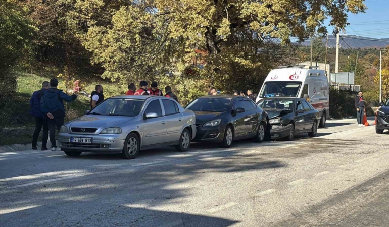bolu-abant-yolunda-zincirleme-kaza-3-yarali-mO9Ky6Sn.jpg