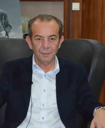bolu-belediye-baskani-ozcan-umre-ziyareti-oncesi-helallik-istedi-TkawS9Oe.jpg