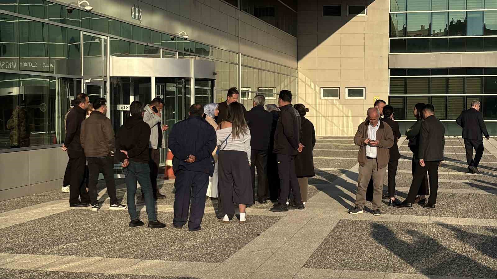 bolu belediyesi sorusturmasinda serbest birakilan 3 kisi savcinin itirazi uzerine tutuklandi 1