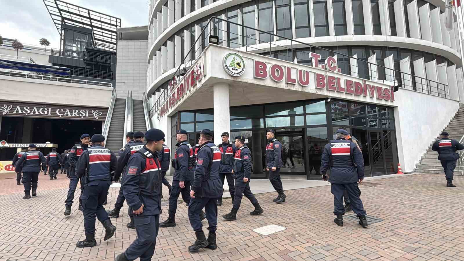 bolu belediyesinde jandarma ekipleri inceleme calismasini bitirdi evraklar goturuldu 0 IBlTtl3n