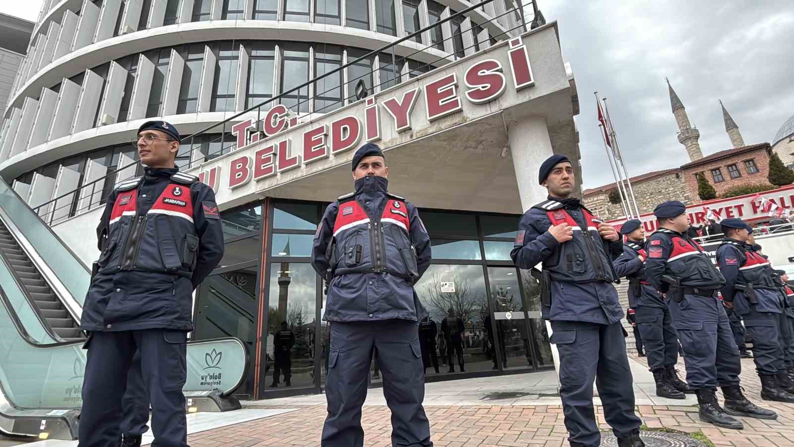 bolu belediyesinde jandarma ekipleri inceleme calismasini bitirdi evraklar goturuldu 2 ejqai9Qh