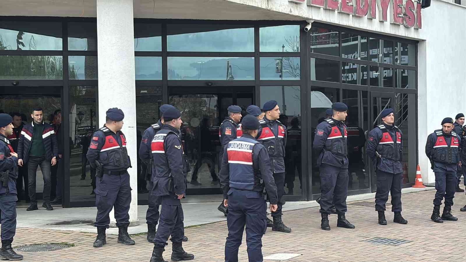 bolu belediyesinde jandarma ekipleri inceleme calismasini bitirdi evraklar goturuldu 5 L3YvUlyY