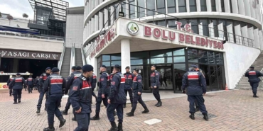 bolu-belediyesinde-jandarma-ekipleri-inceleme-calismasini-bitirdi-evraklar-goturuldu-KQ3tnK8Z.jpg