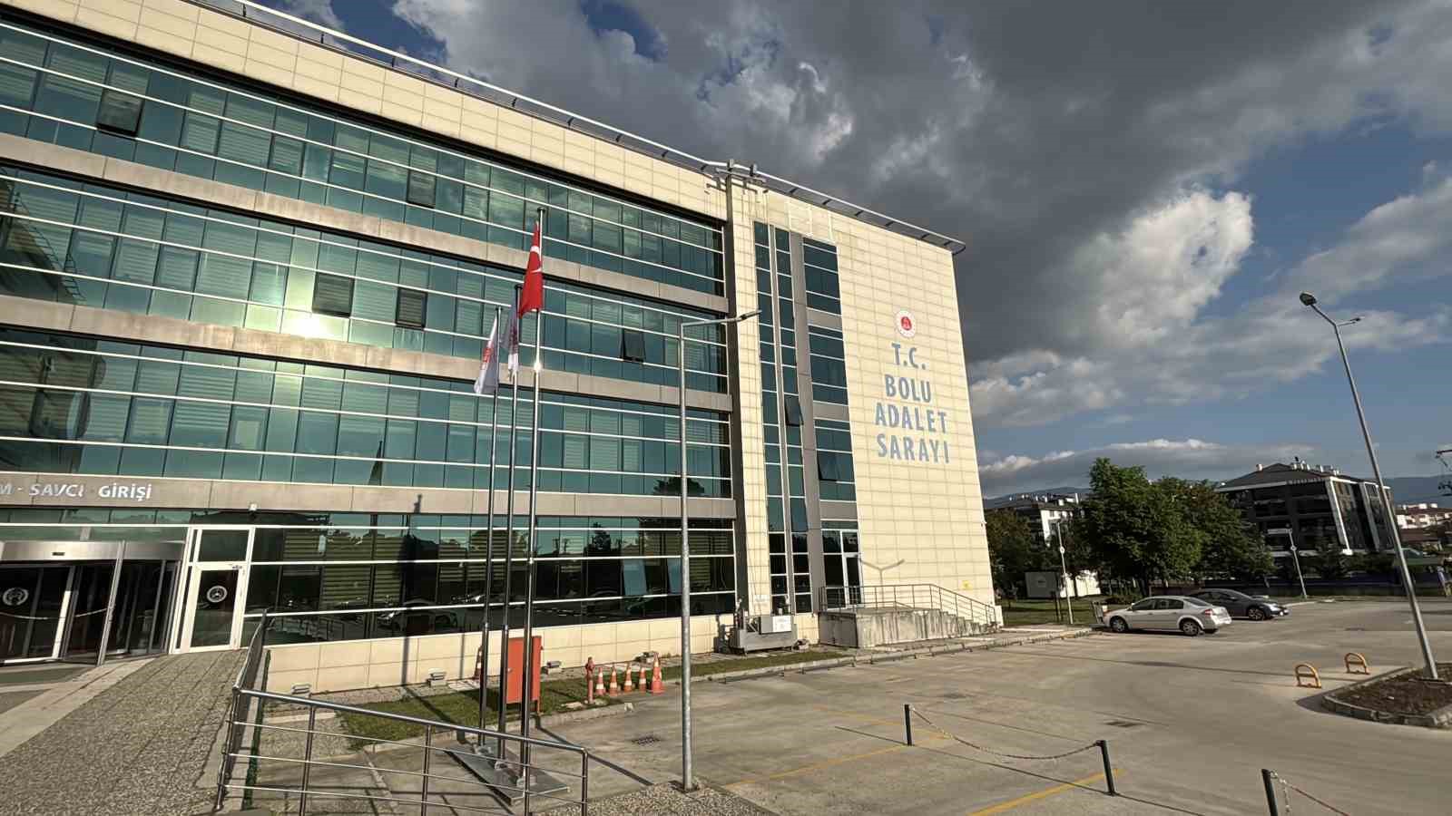 Bolu Belediyesi’ne ‘zimmet’ operasyonu: Özel Kalem Müdürü tutuklandı 7 bolu belediyesine zimmet operasyonu ozel kalem muduru tutuklandi 3 cryZyGm6