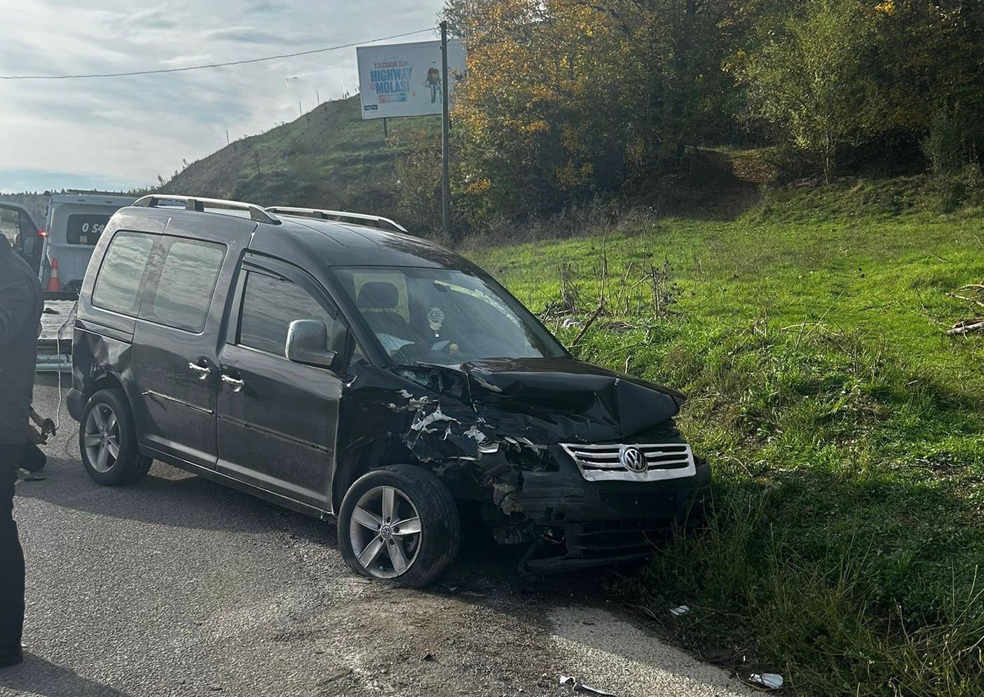 bolu d 100de iki arac carpisti 5 yarali 2 YiOEL27X
