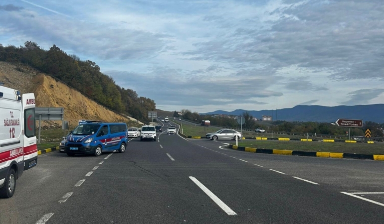 bolu-d-100de-iki-arac-carpisti-5-yarali-biyDDteK.jpg