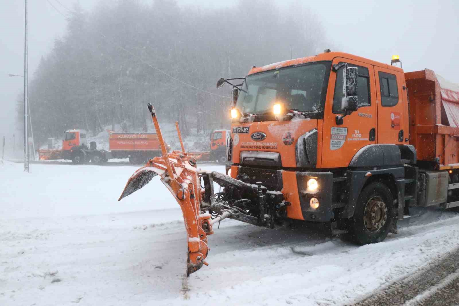 bolu dagi beyaza burundu kar kalinligi 10 santimetreye ulasti 0