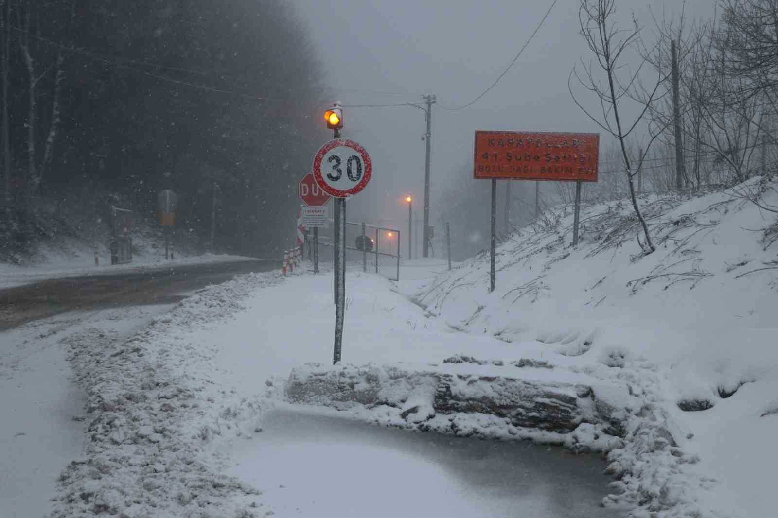 bolu dagi beyaza burundu kar kalinligi 10 santimetreye ulasti 2 Rpef1nvW