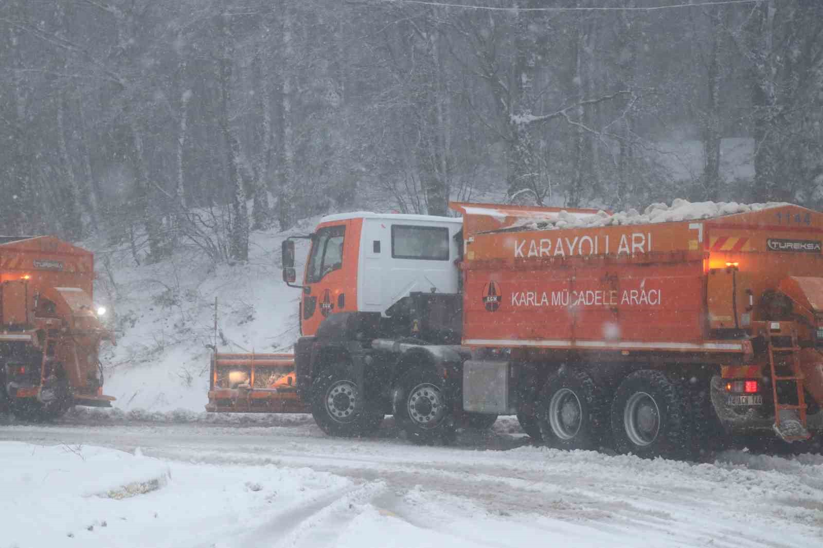 bolu dagi beyaza burundu kar kalinligi 10 santimetreye ulasti 4 ah8WpHMp