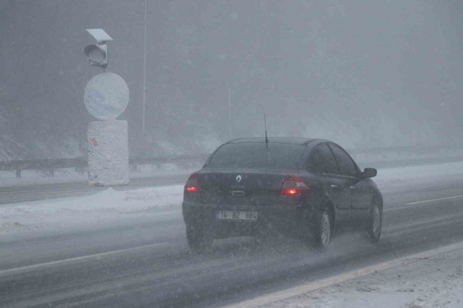 bolu dagi beyaza burundu kar kalinligi 10 santimetreye ulasti 6 zFkpyHQU