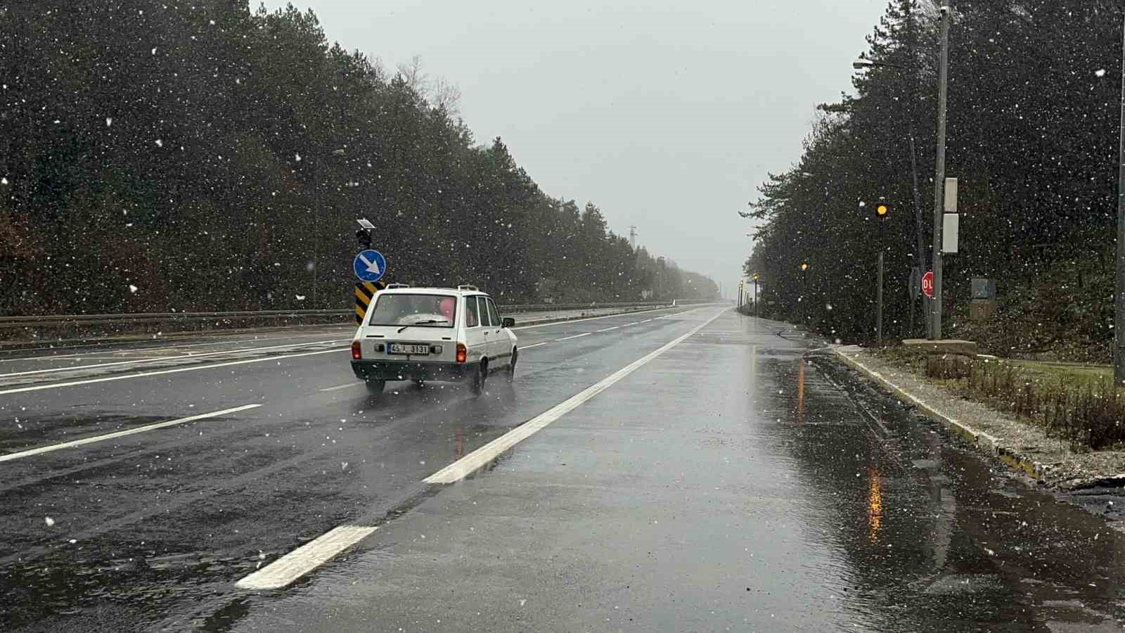 bolu dagi gecisinde kar yagisi etkili oluyor 4 V869Pmjq
