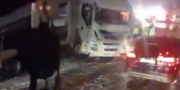 bolu-dagi-tuneli-cikisinda-6-aracli-zincirleme-kaza-wwMUjf6f.jpg