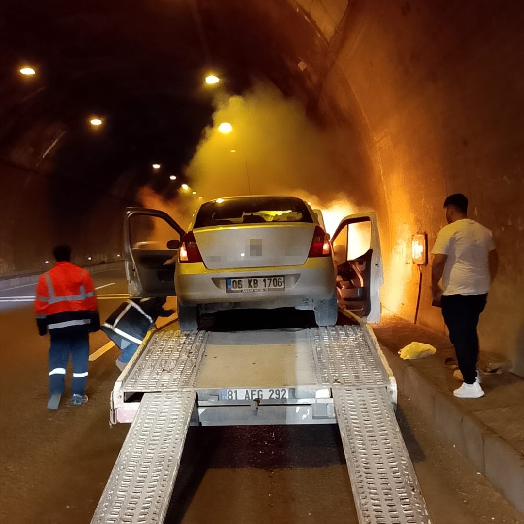 bolu dagi tunelinde oto kurtarici alevlere teslim oldu 1 vu2BjMLZ