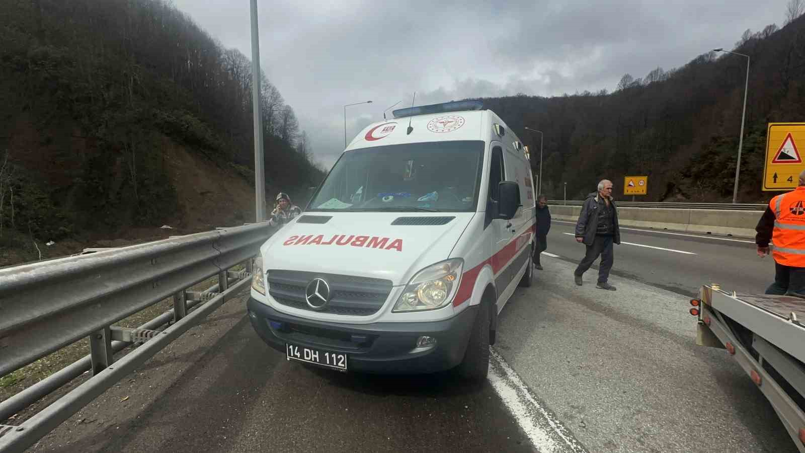 Bolu Dağı Tüneli’nde otomobille kamyonet çarpıştı: 2’si çocuk 4 yaralı 5 bolu dagi tunelinde otomobille kamyonet carpisti 2si cocuk 4 yarali 1 wA5aybjt