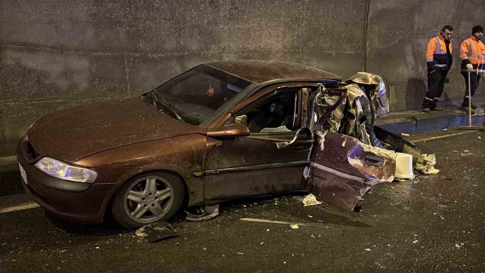 bolu dagi tunelinde tirla carpisan otomobil hurdaya dondu 5 yarali 4 6Nqgf5Lm