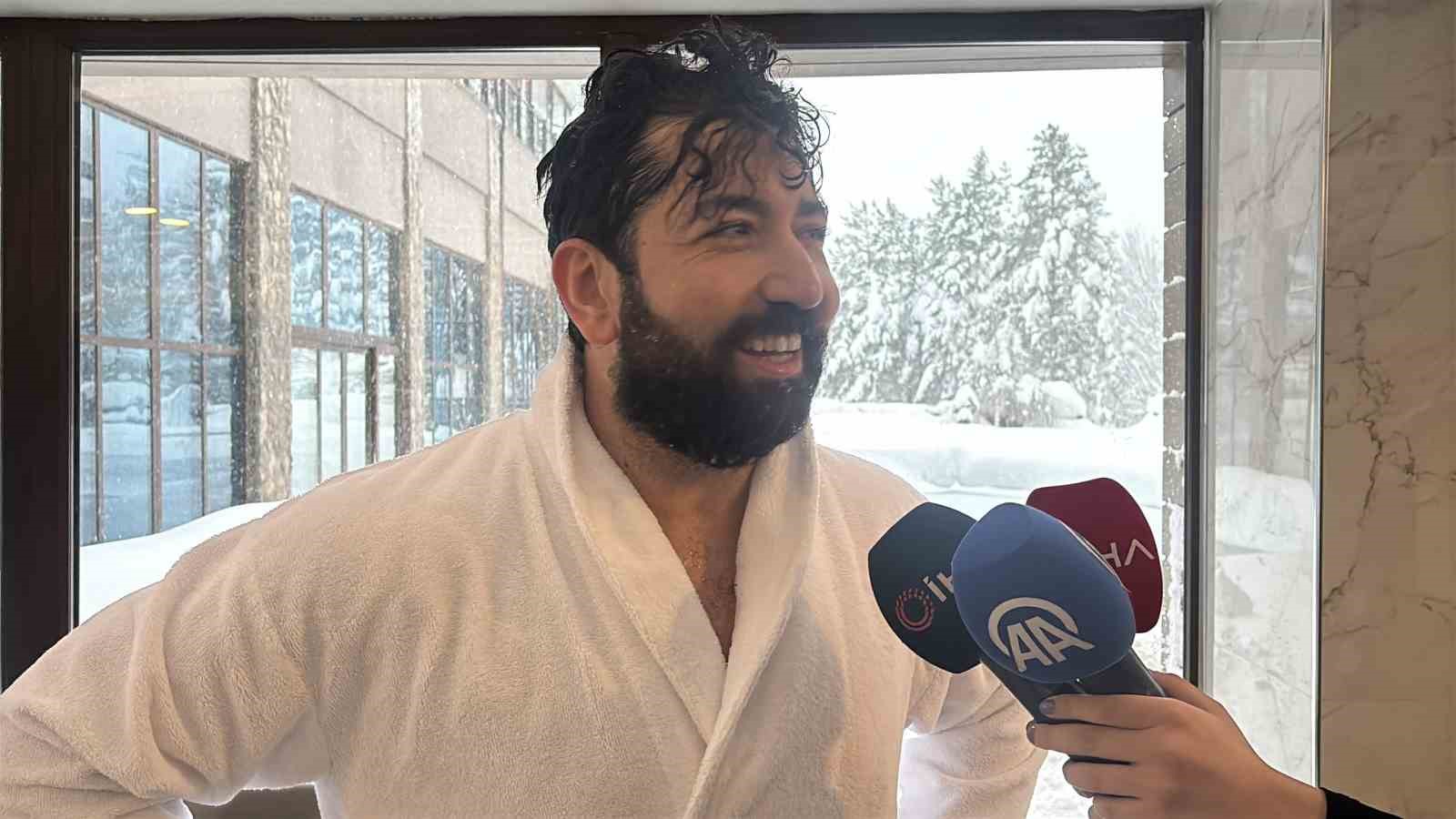 bolu daginda eksi 10 derecede buz tutan havuza girdi 3 ERUlSzUz