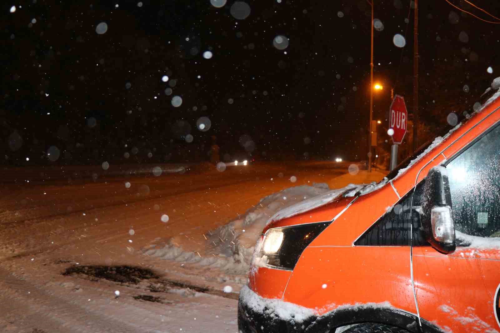 bolu daginda kar yagisi devam ediyor 4 JFvcZfPa