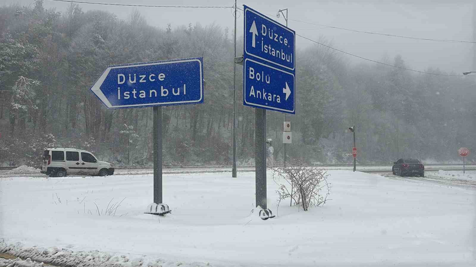 Bolu Dağı’nda kar yağışı etkili oluyor: Kar kalınlığı 20 santimetreye ulaştı 6 bolu daginda kar yagisi etkili oluyor kar kalinligi 20 santimetreye ulasti 2 4Ac7XL59