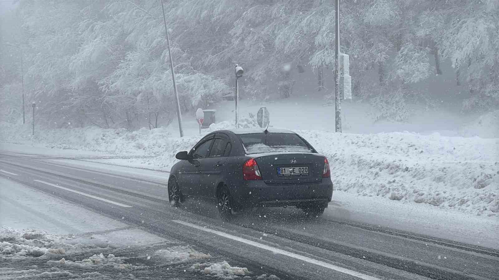 bolu daginda kar yagisi yeniden basladi 3 LSJIfcar