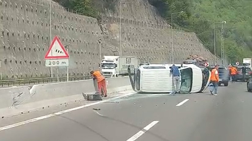 Bolu Dağı’nda otomobil ile çarpışan araç devrildi: Kilometrelerce araç kuyruğu oluştu 4 bolu daginda otomobil ile carpisan arac devrildi kilometrelerce arac kuyrugu olustu 0 rCDGj7HK