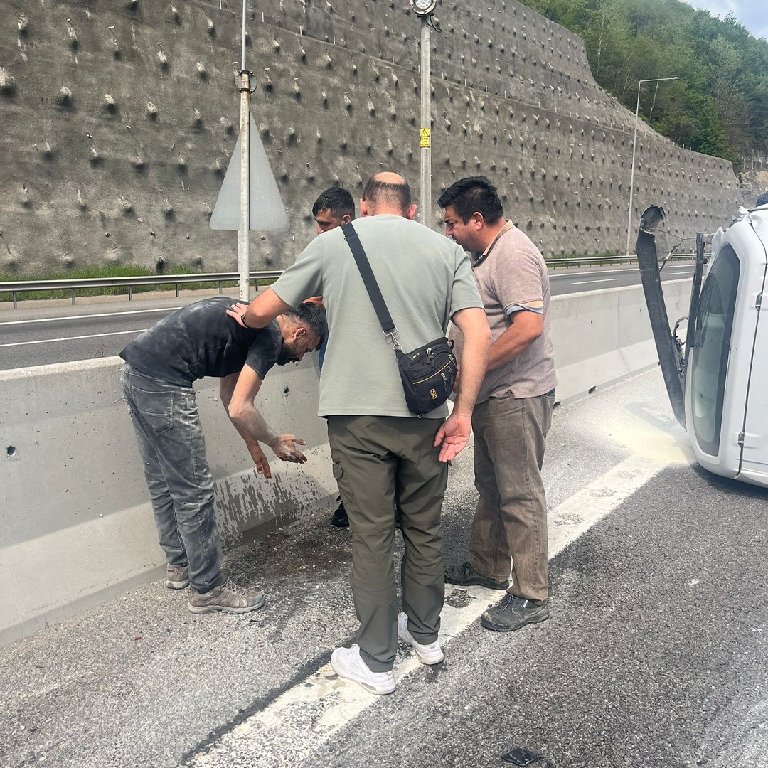 Bolu Dağı’nda otomobil ile çarpışan araç devrildi: Kilometrelerce araç kuyruğu oluştu 9 bolu daginda otomobil ile carpisan arac devrildi kilometrelerce arac kuyrugu olustu 5 Mml7Q3K1