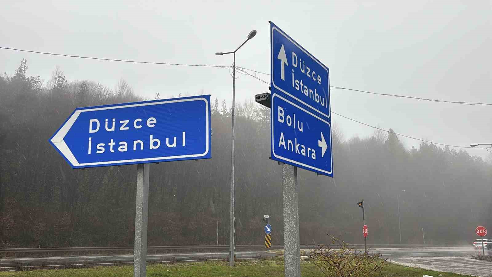 bolu daginda sis ve saganak sebebiyle gorus mesafesi 30 metreye dustu 2 7FJuM3eL