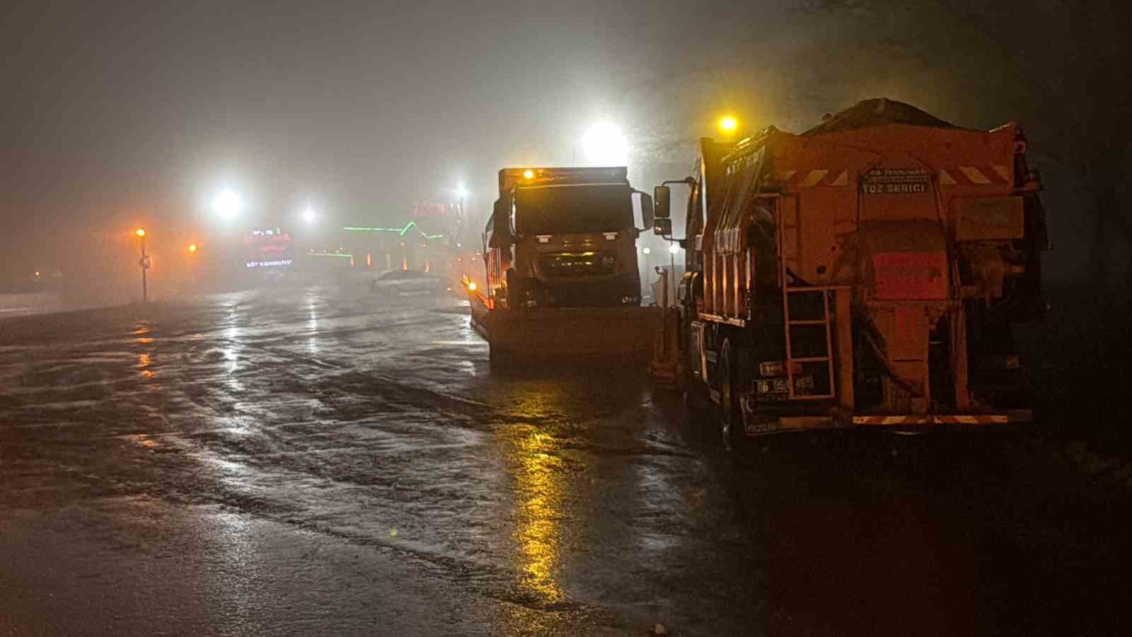 bolu daginda sis ve saganak yagis etkili karayollari ekipleri teyakkuzda 2 FbIP7zB6
