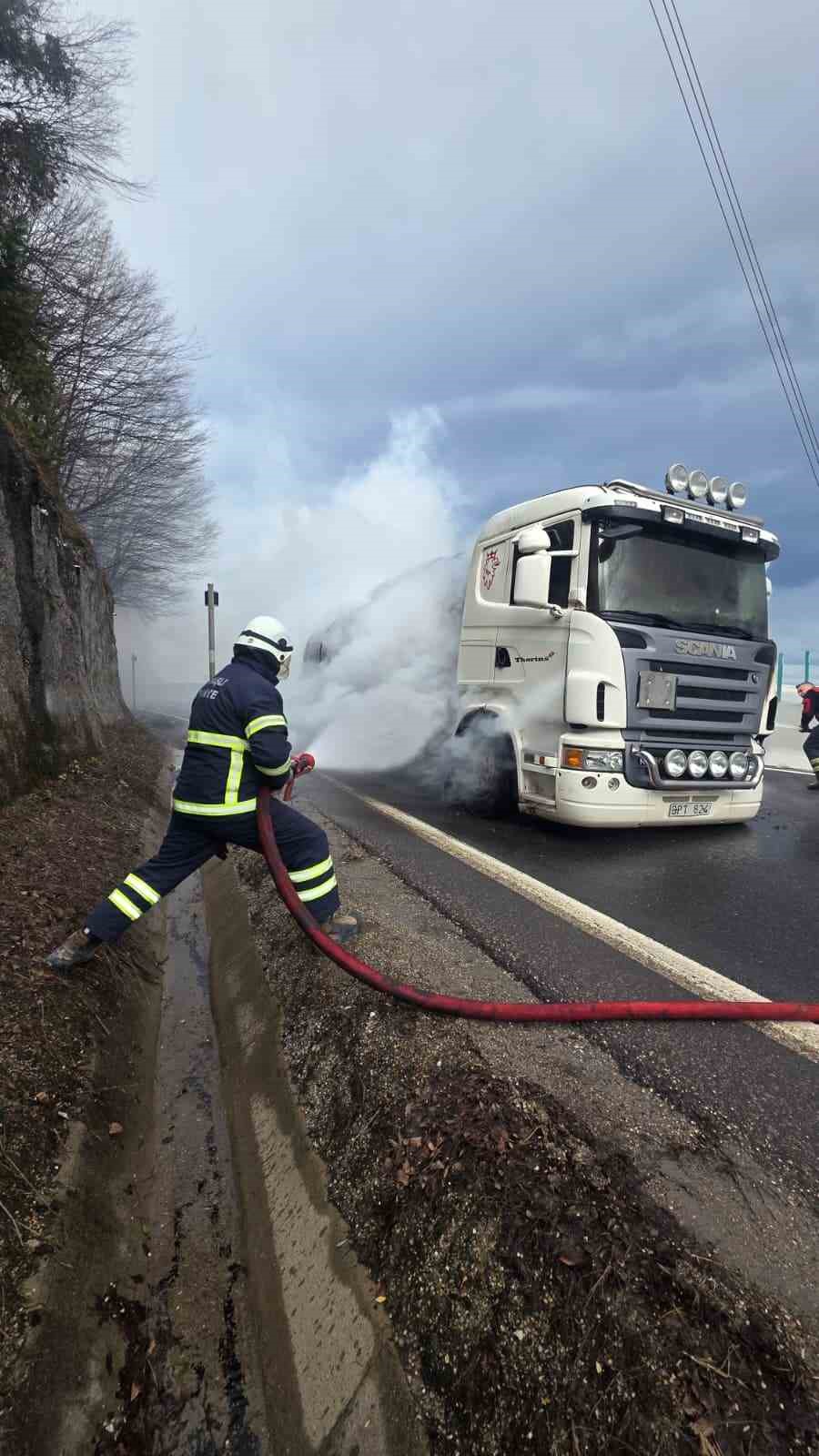 bolu daginda tanker alev alev yandi 4 LVwAUm4q