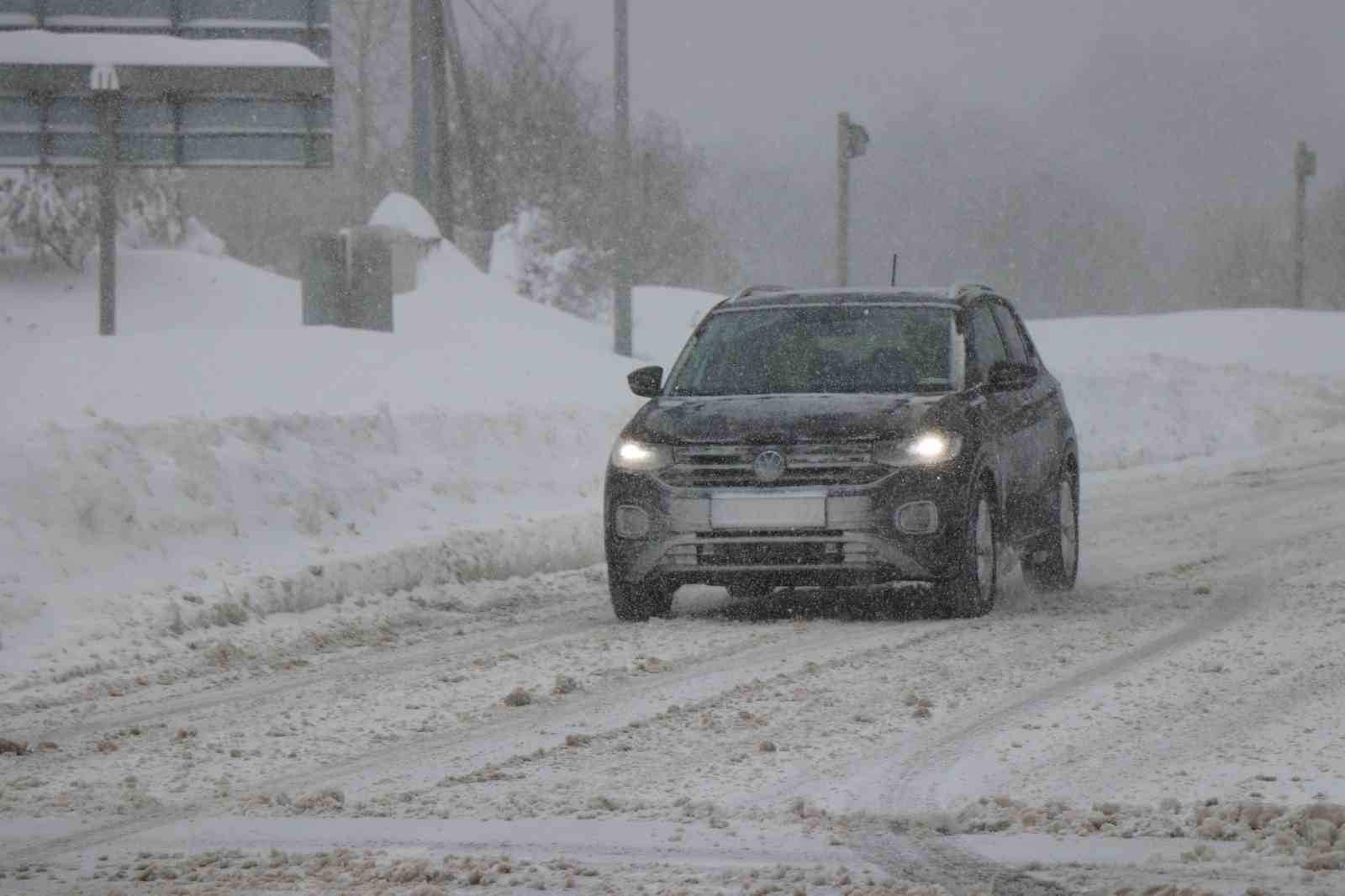 bolu daginda yogun kar yagisi basladi 1 PbJTQDs3