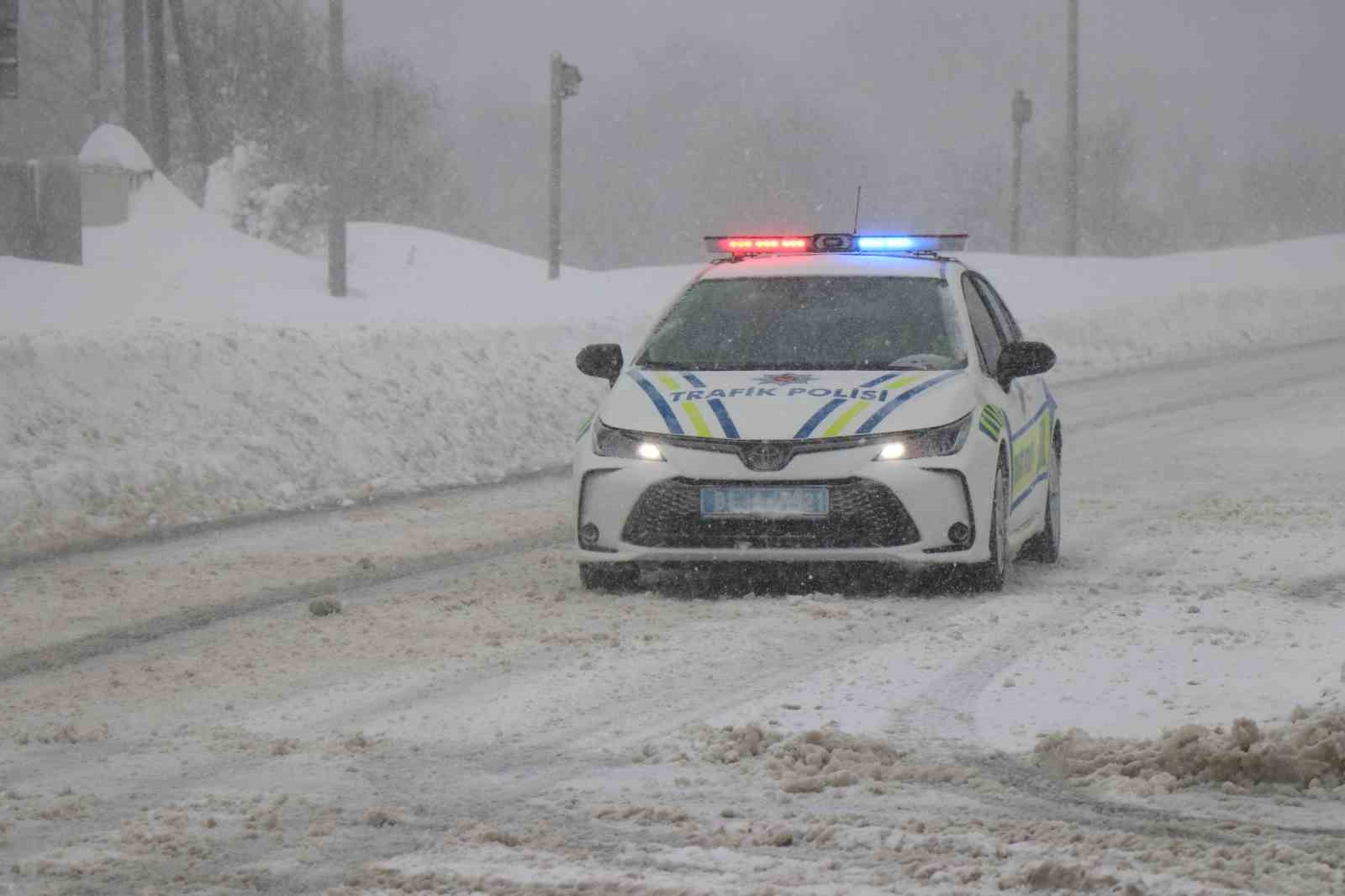 bolu daginda yogun kar yagisi basladi 3 Z2MYwrn5