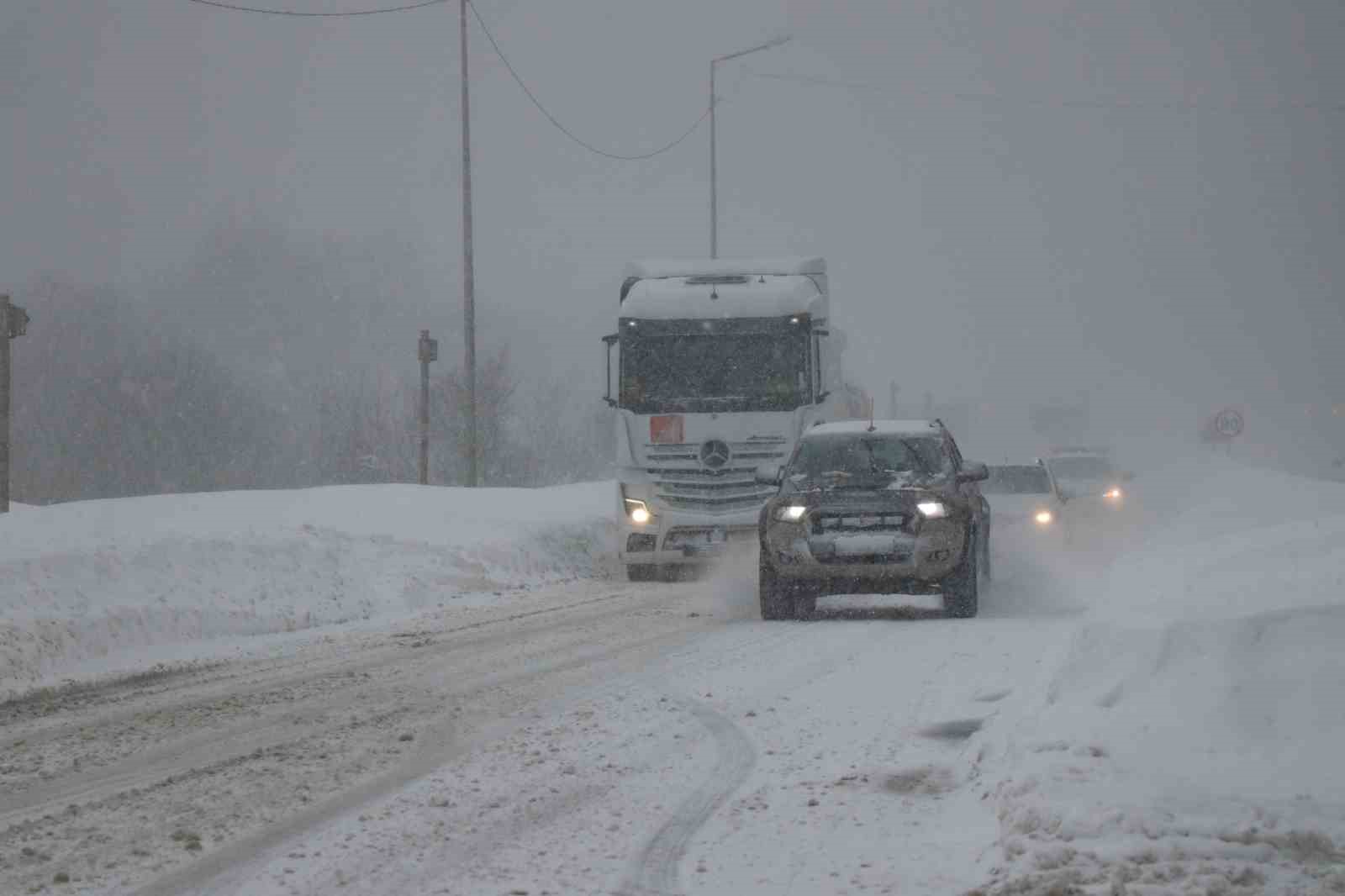 bolu daginda yogun kar yagisi basladi 6