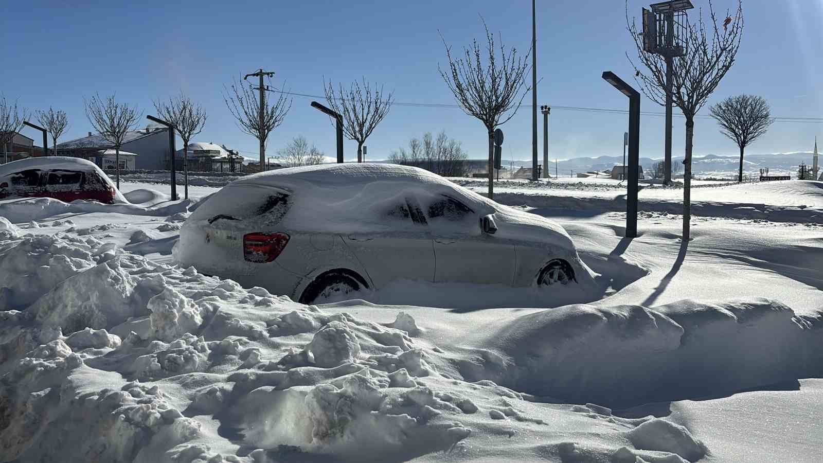 bolu eksi 16 dereceyle buz kesti araclarin kapilari dondu 1 P2AktCLA