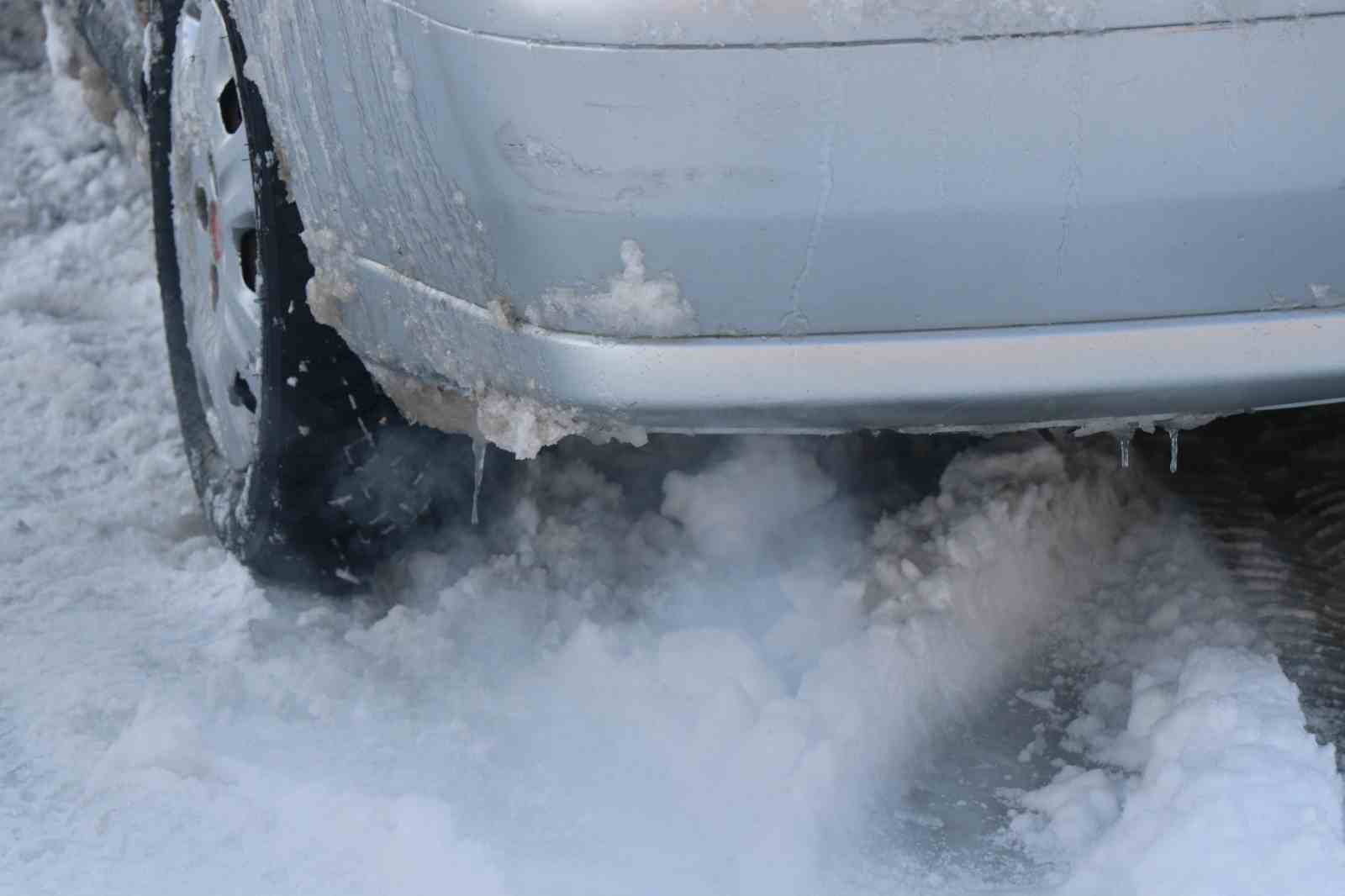 bolu eksi 16 dereceyle buz kesti araclarin kapilari dondu 10 qnzYOqSY