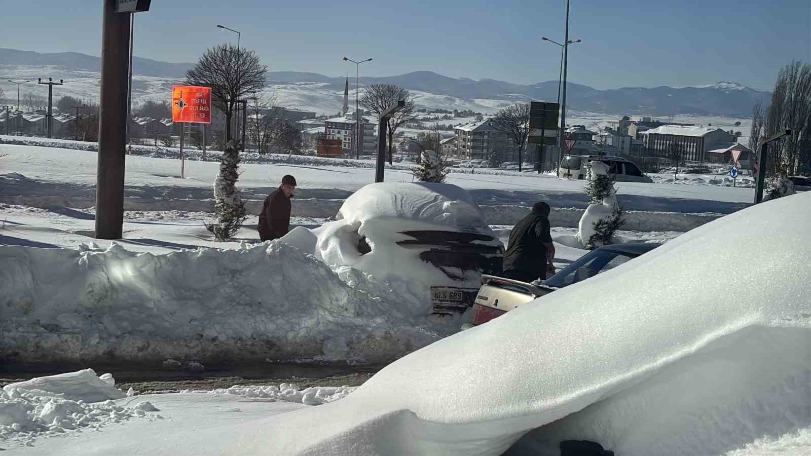 bolu eksi 16 dereceyle buz kesti araclarin kapilari dondu 3 FeChO7nr