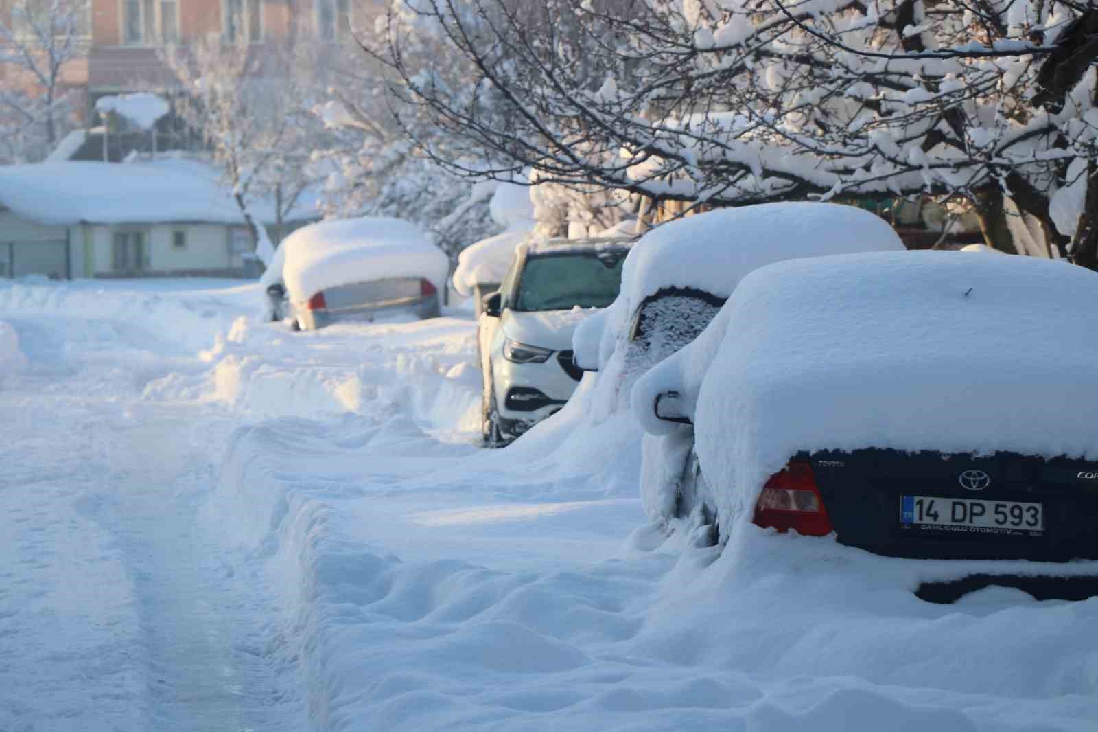 bolu eksi 16 dereceyle buz kesti araclarin kapilari dondu 8 p1uUmLJI
