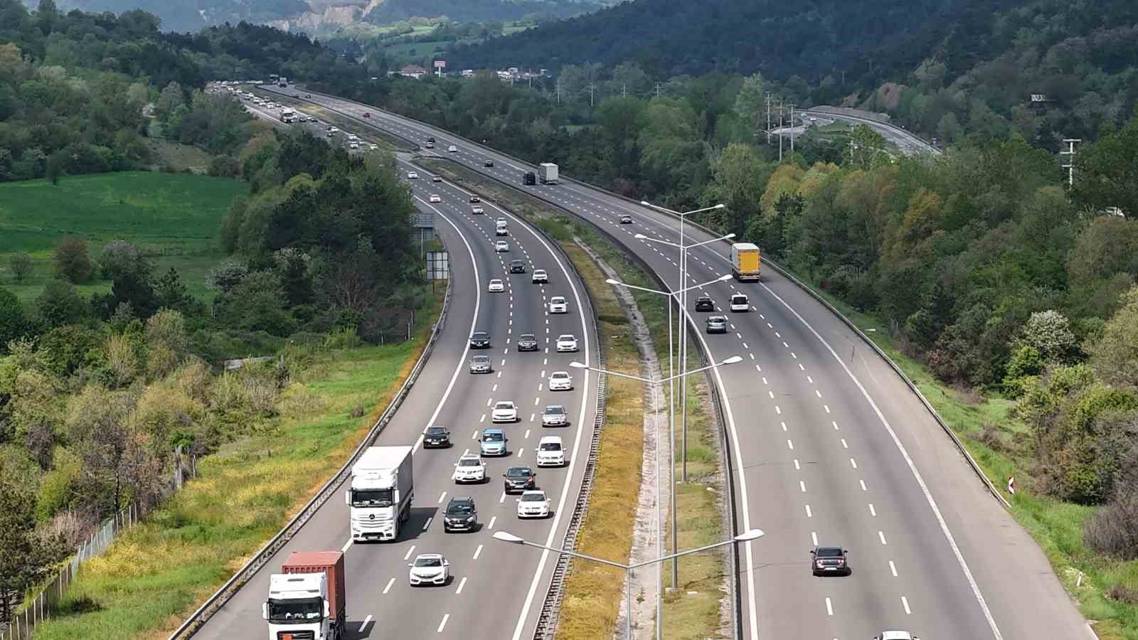 bolu gecisinde bayram tatilinin ilk gunu trafik yogunlugu 1 hXu3DwuQ