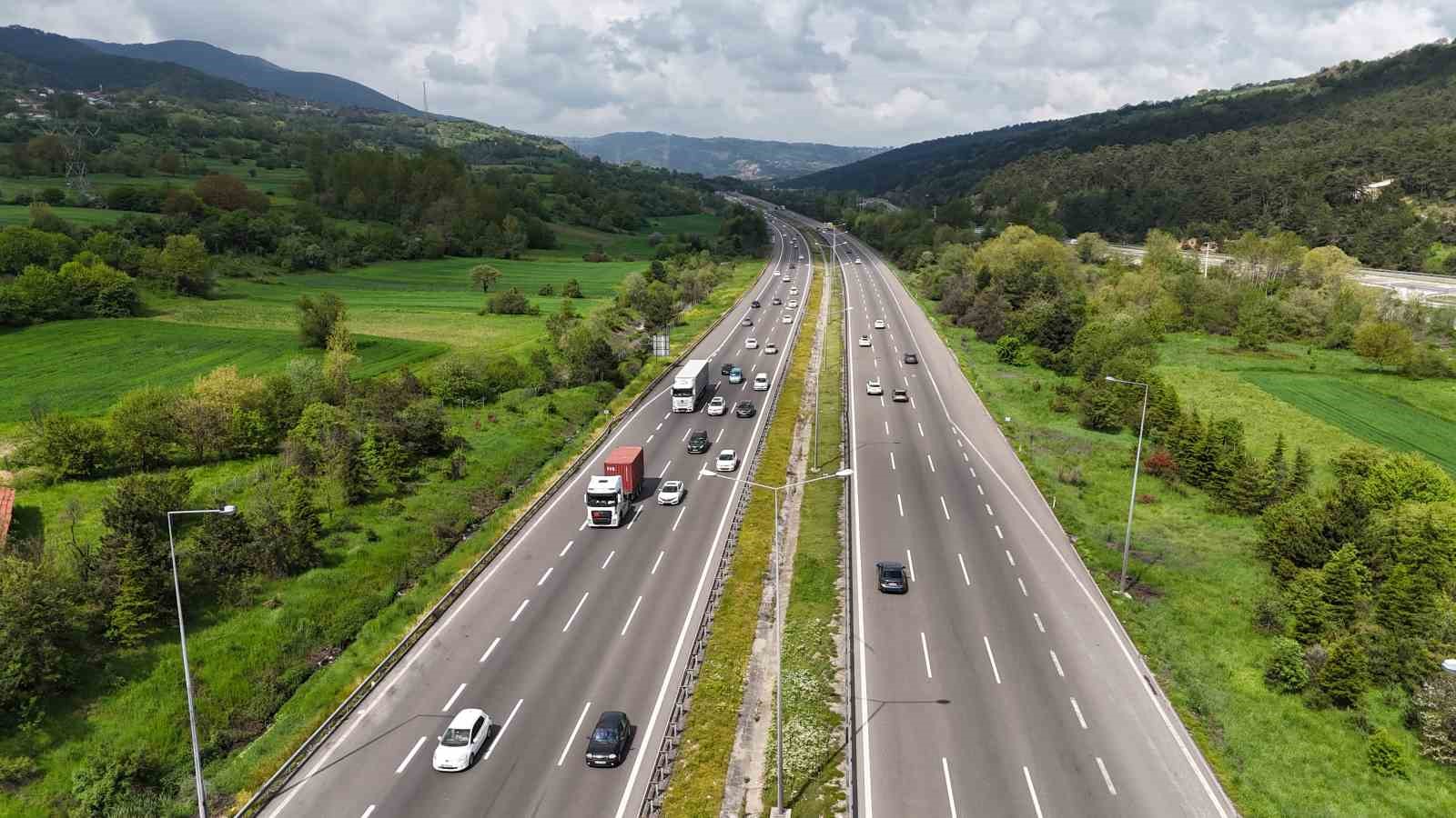 bolu gecisinde bayram tatilinin ilk gunu trafik yogunlugu 2